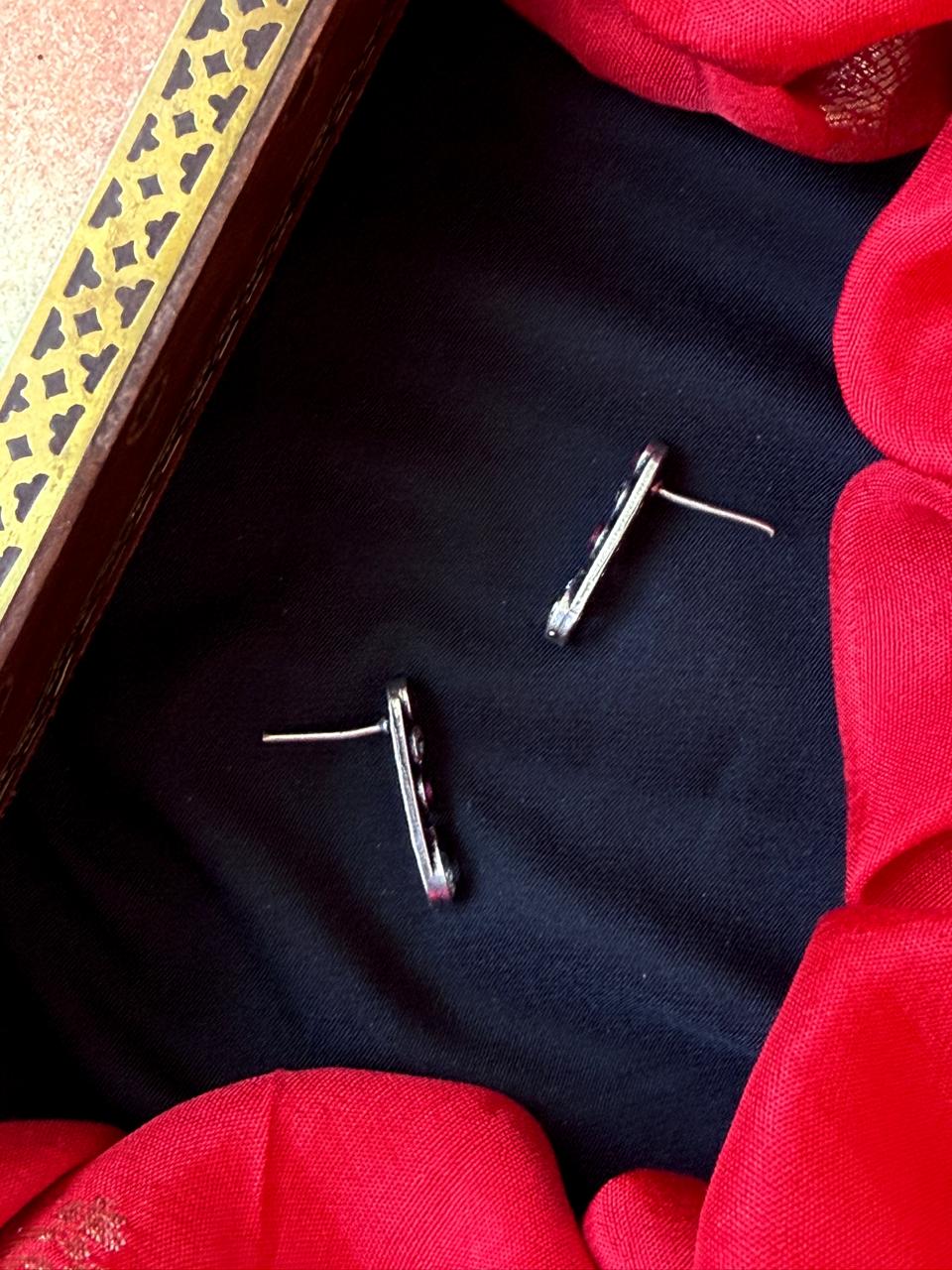 Monalisa Stone Geometrical Oxidized Earring