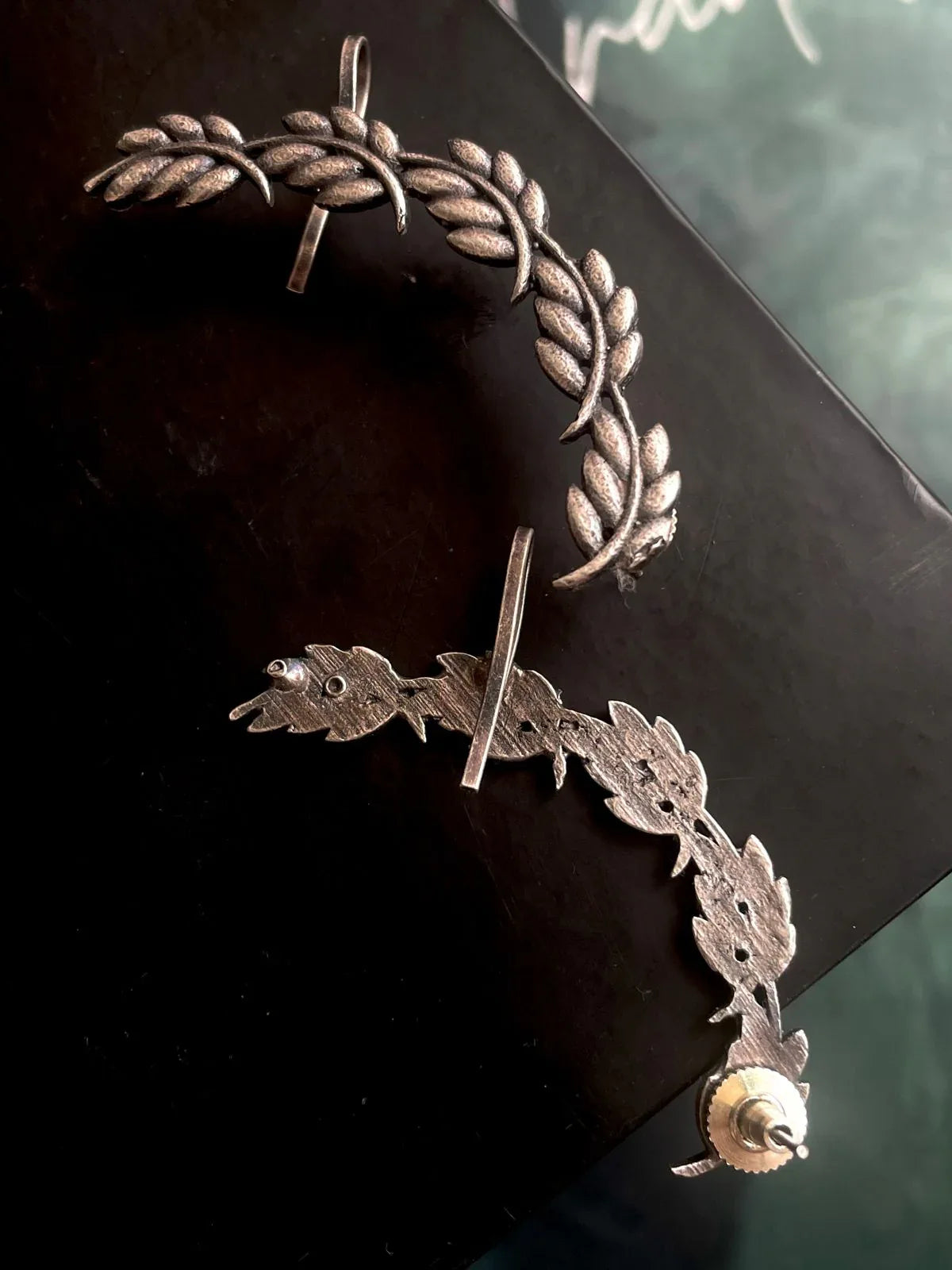Leaf motif long Oxidized Earring cuff