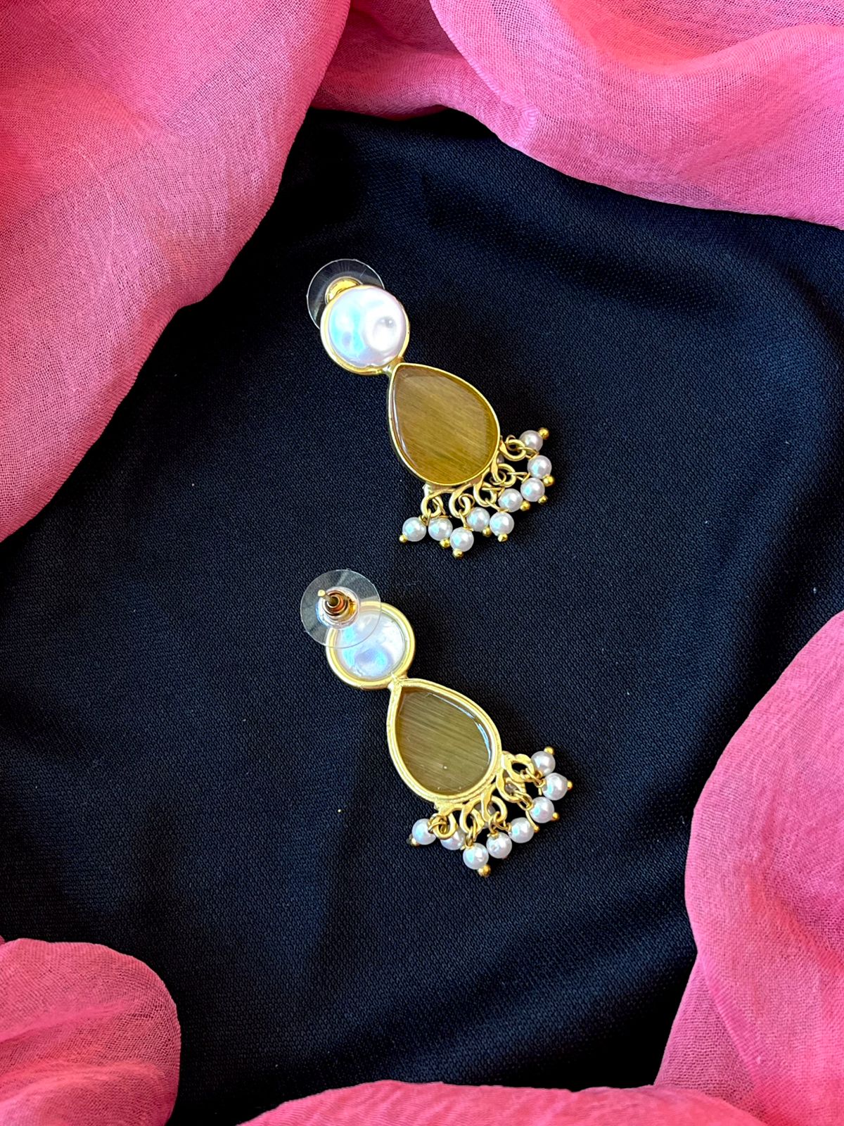 Monalisa Stone with Shell Pearl Choker and Earring set