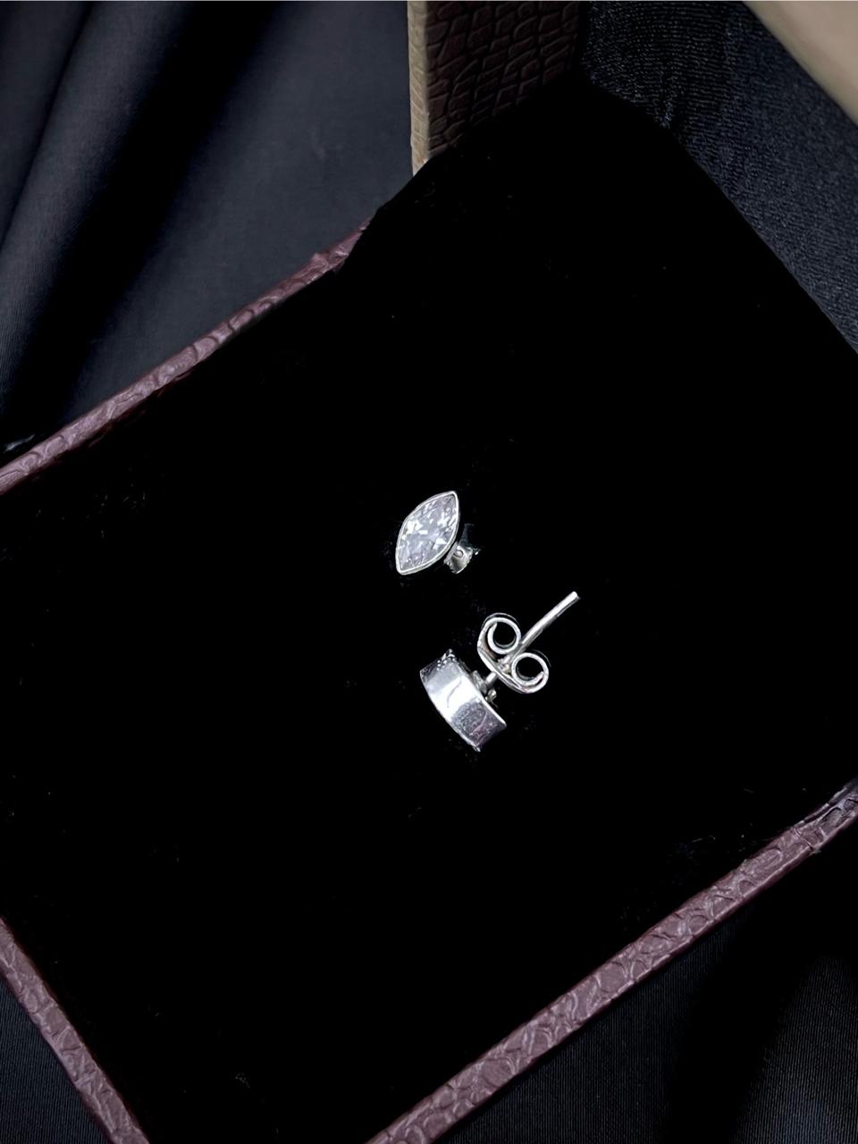 AD stone 92.5 Silver Stud Oval Earring