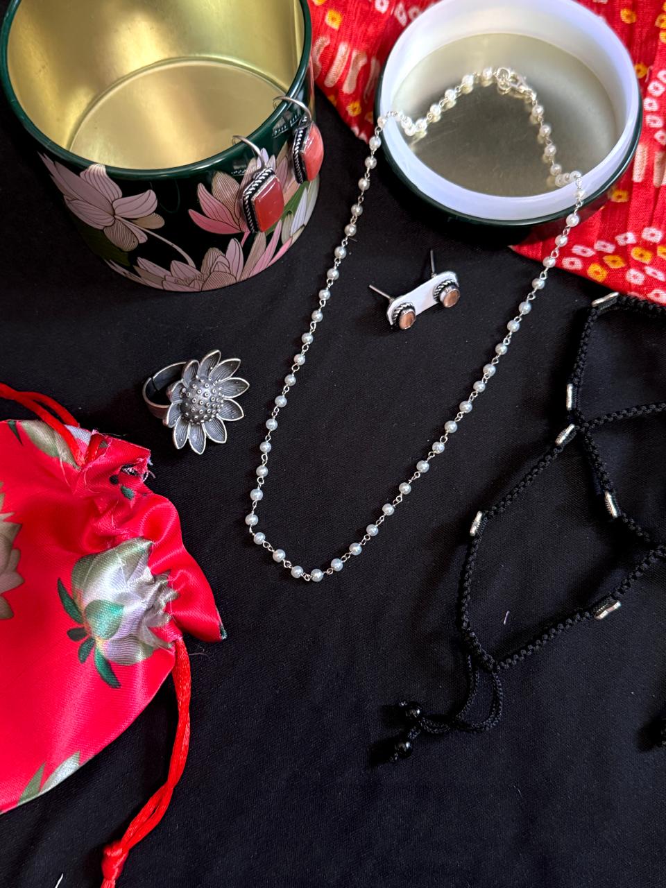 Gift Box (2 pairs Earring, 1 Ring, 1 Anklet, 1 Necklace/Bracelet)