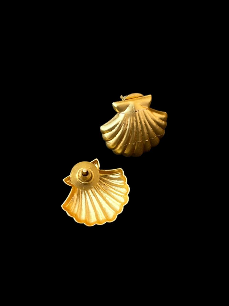 Beach Shell Trendy Gold Stud Earring