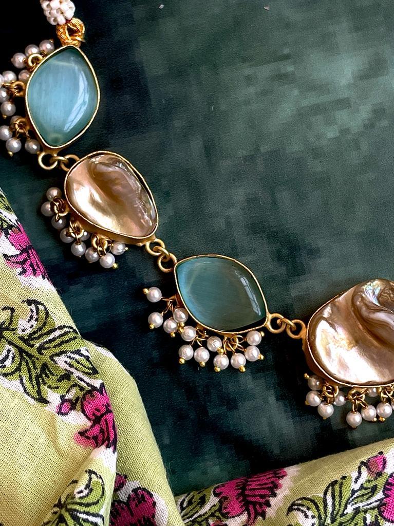 Monalisa Stone Natural Seashell Golden Choker Earring Set