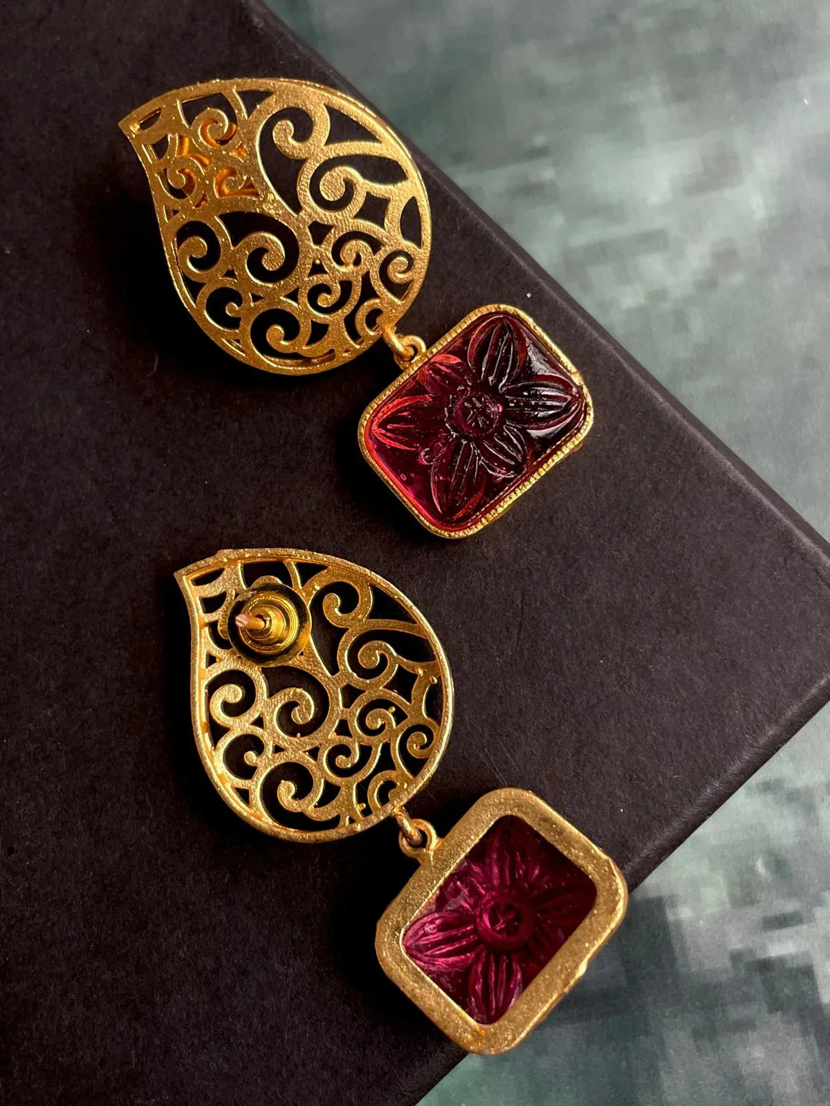 Golden Top with Monalisa Carving stone Earring