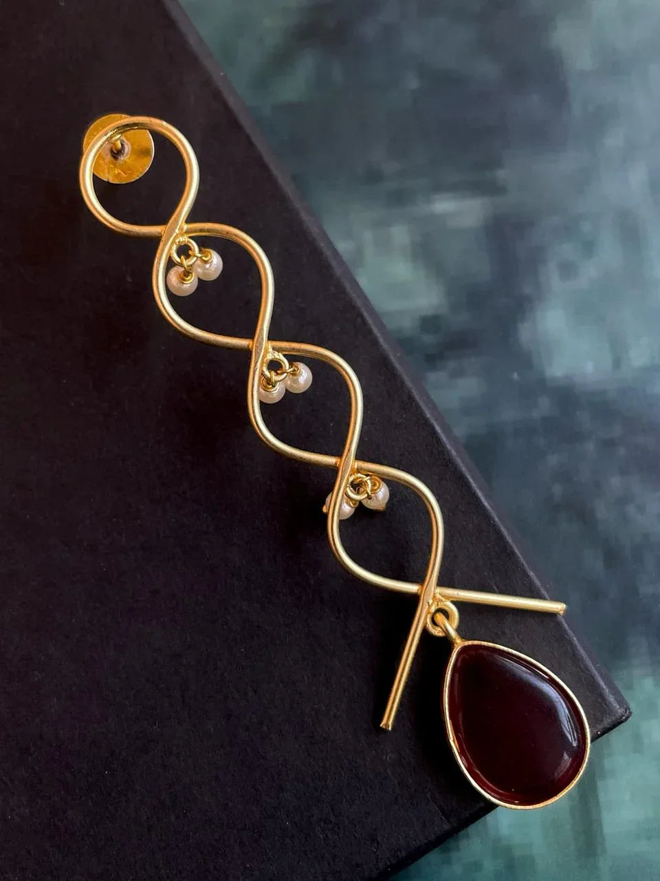 Monalisa Stone Zigzag Golden Earring