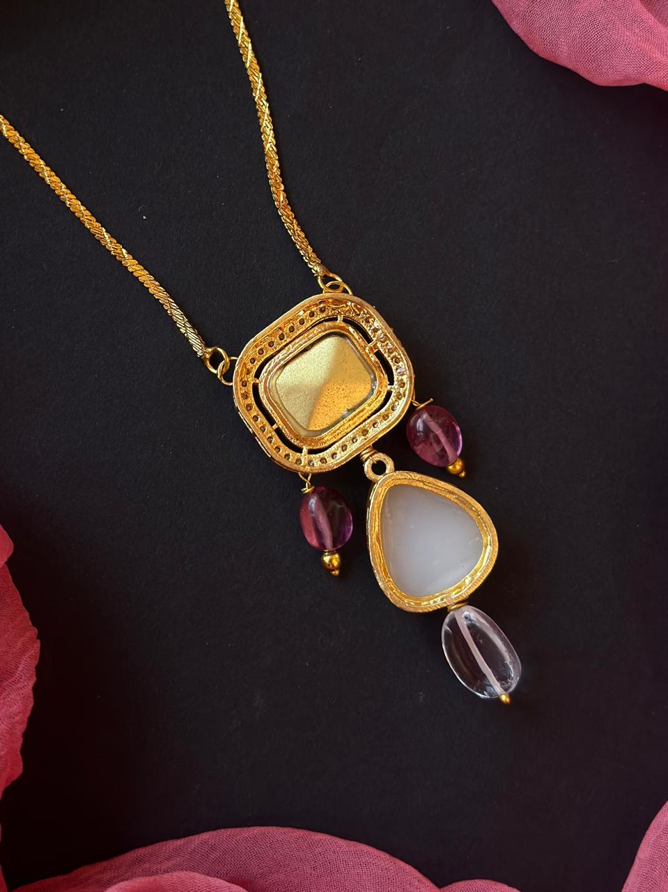 Carving Stone with Kundan Pendant Chain Necklace