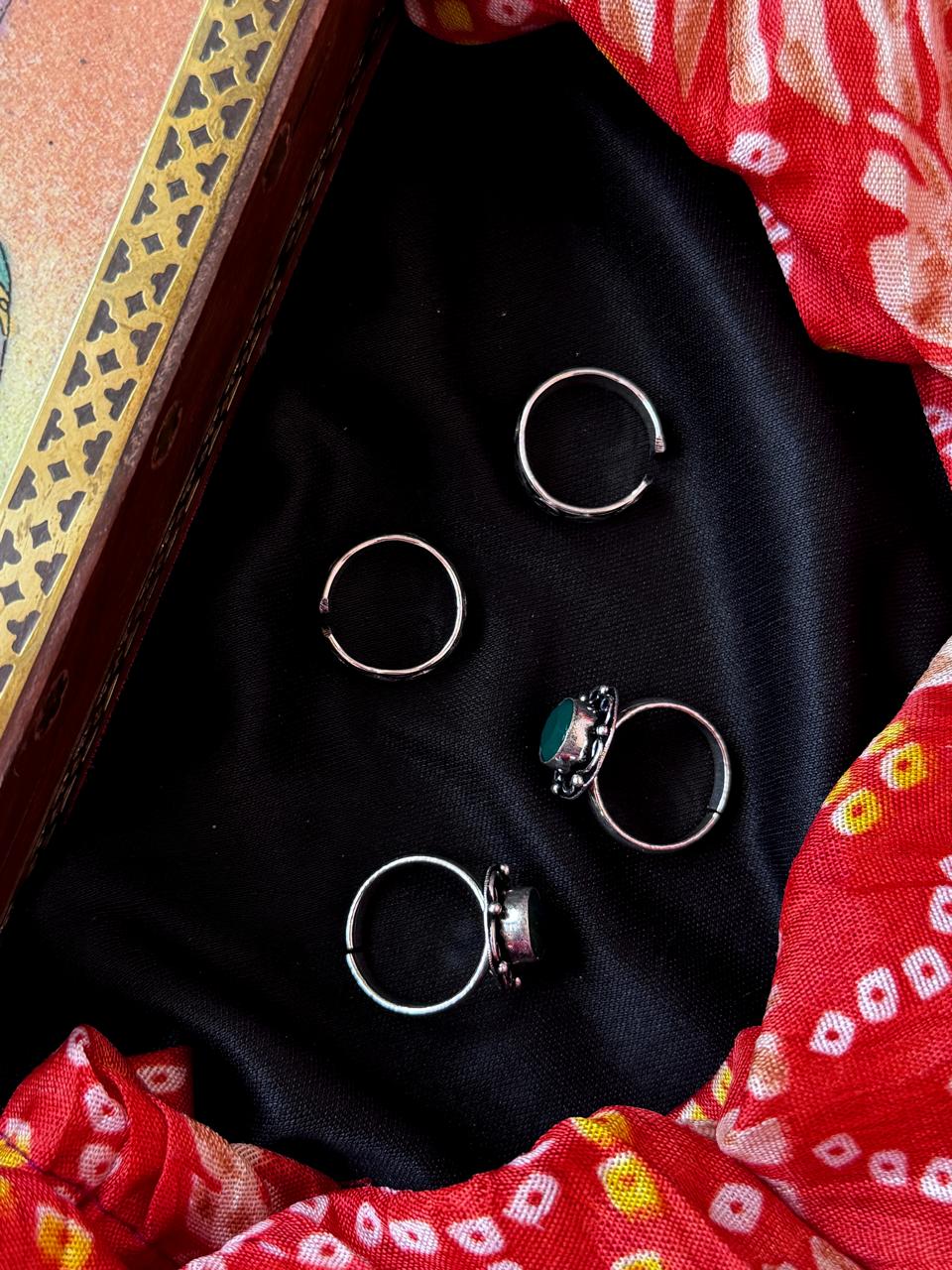 Monalisa Stone Oxidized Tow Ring (set of 2 pairs)
