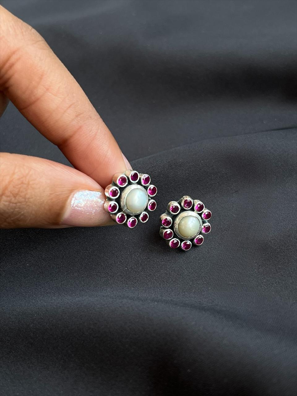 Floral shape with Pearl 92.5 Silver Stud Earring