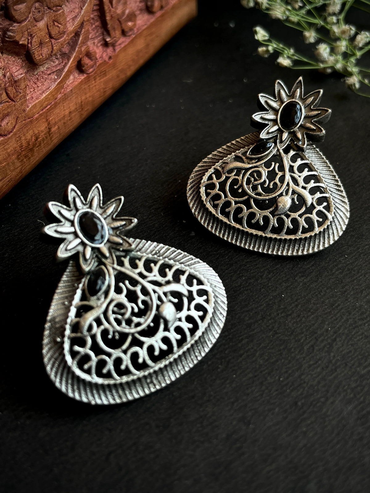 Silver Replica Oval Shape Stud Earring with Monalisa stone