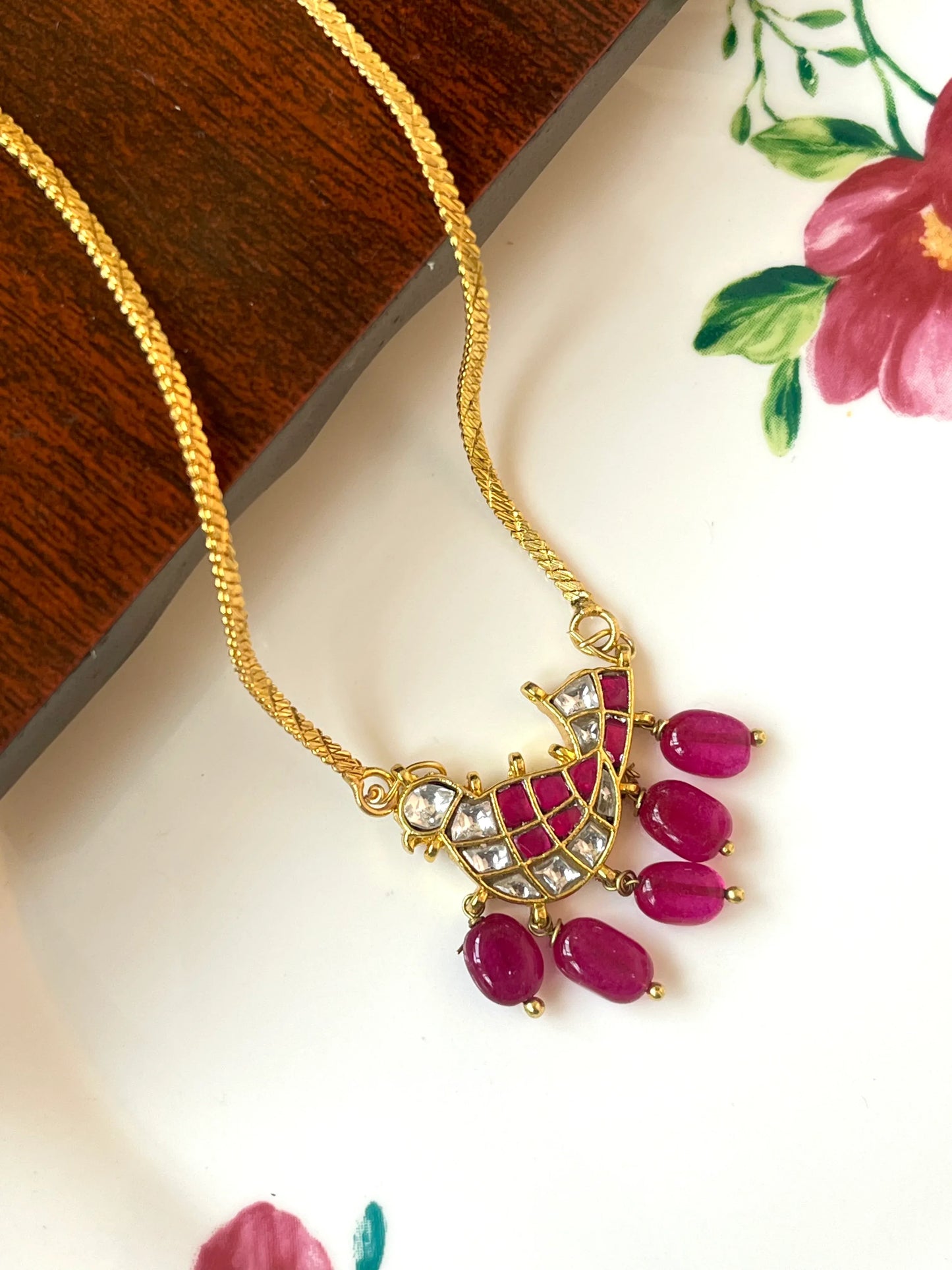 Stone Beads Bird Pendant Chain Necklace