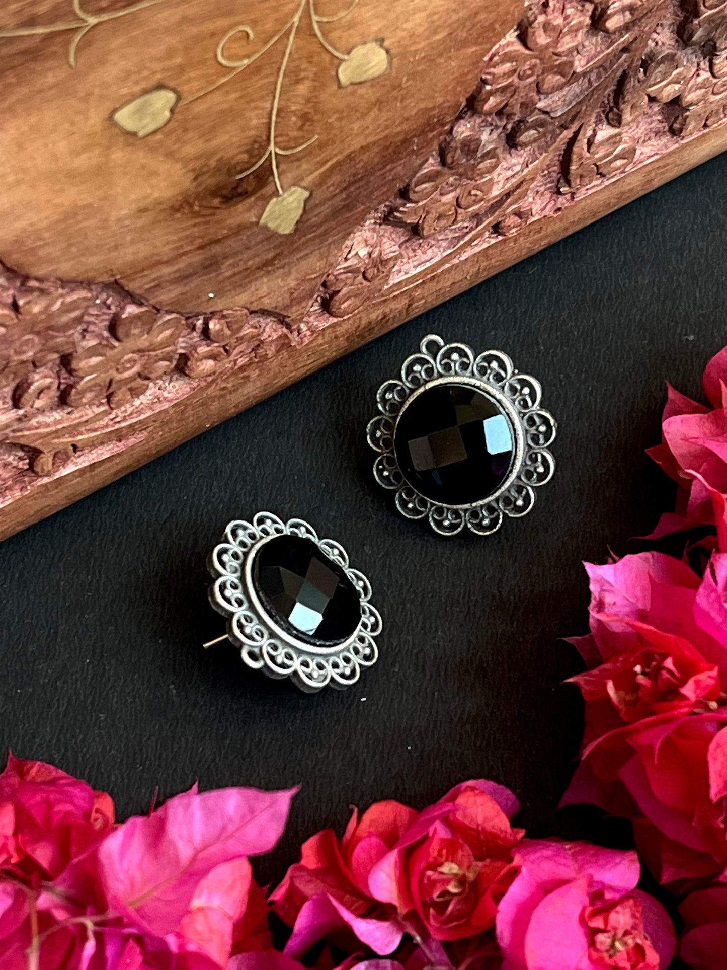 Oxidized Black Polish Stud Earring with Big Monalisa Stones