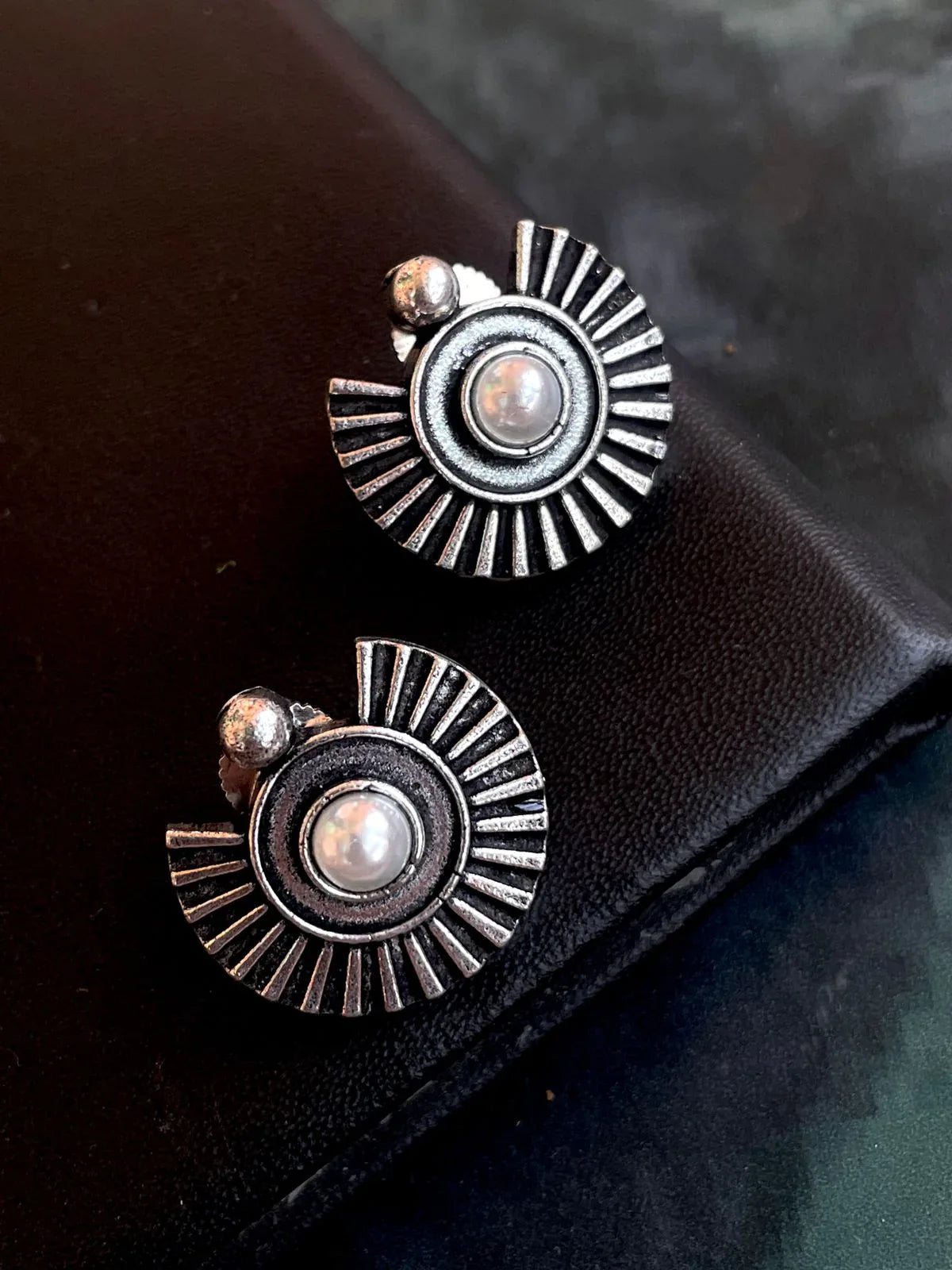 Monalisa Stone Oxidized Stud Earring