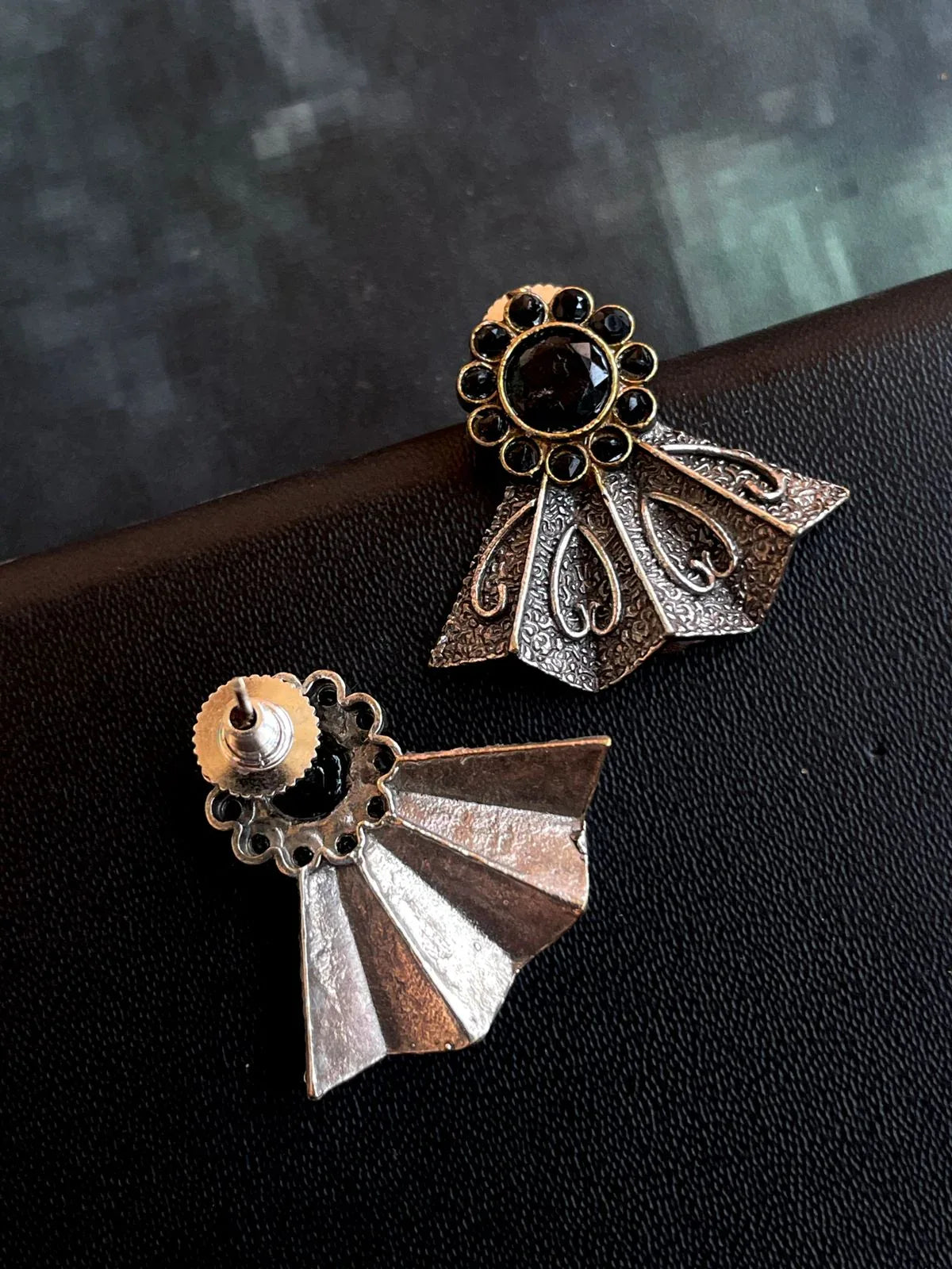 Monalisa Stone Floral Oxidized Treny Earring