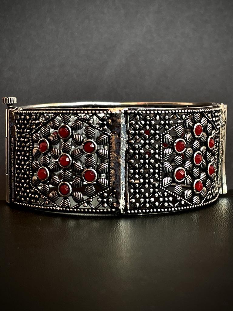 Oxidized Openable Kada