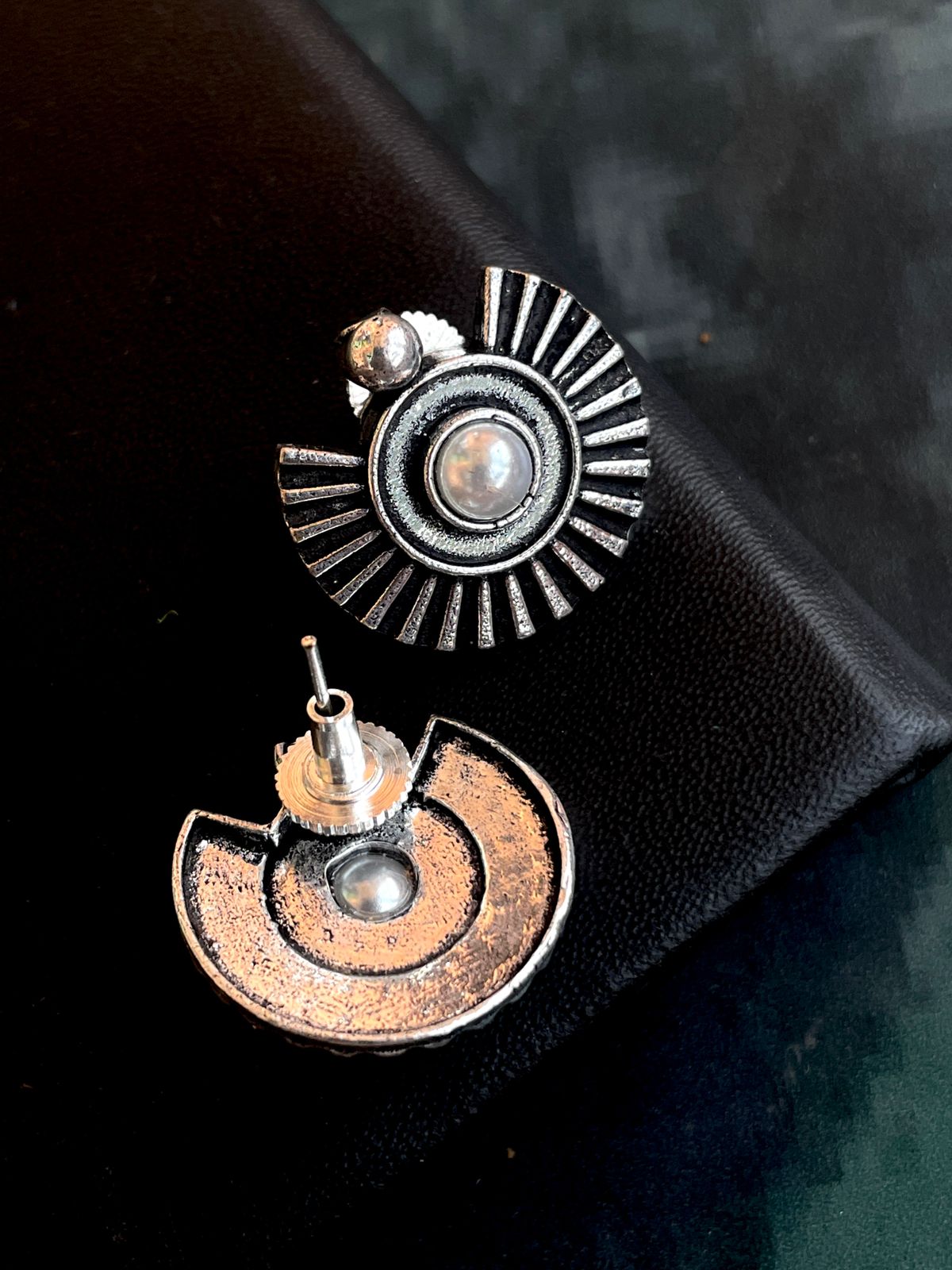 Monalisa Stone Oxidized Stud Earring