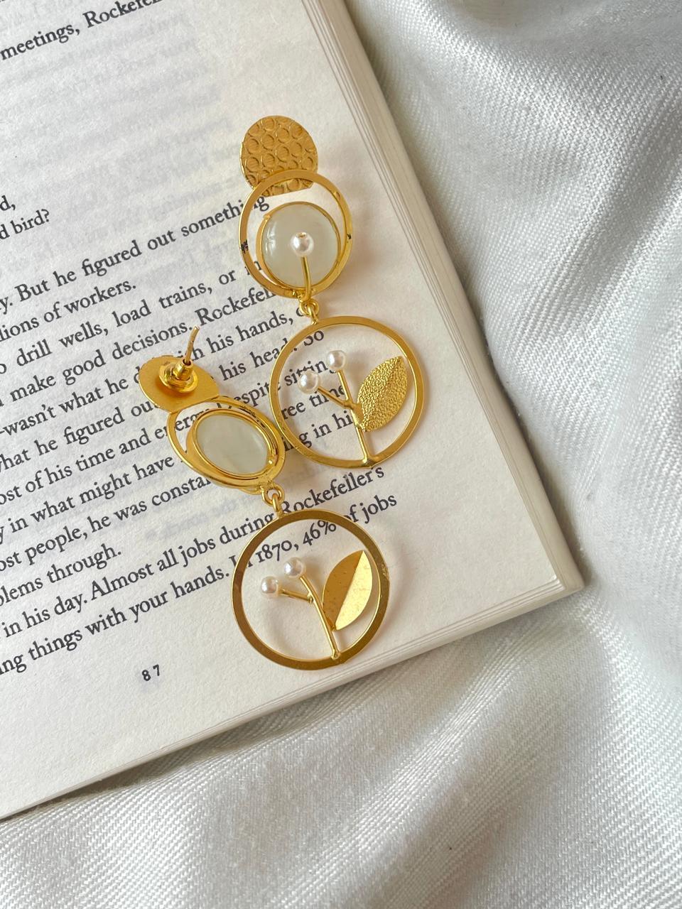 Monalisa Stone Golden Leaf Pearl Earring