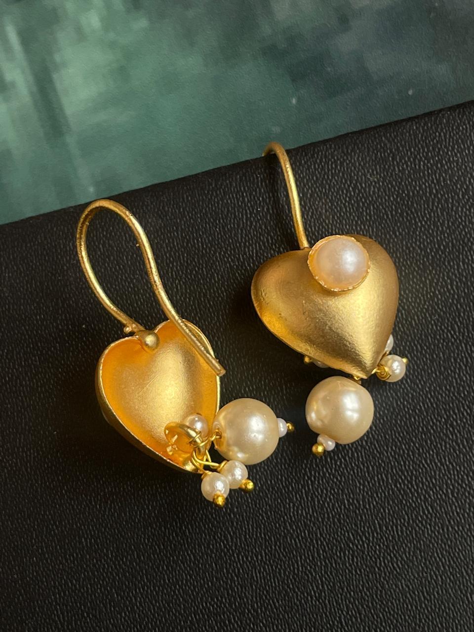 Monalisa Stone Heart Shape Golden Stud Pearl Earring