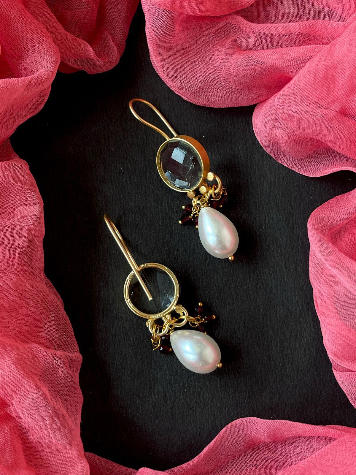 Transparent Monalisa Stone with Cheer and Pearl Earring