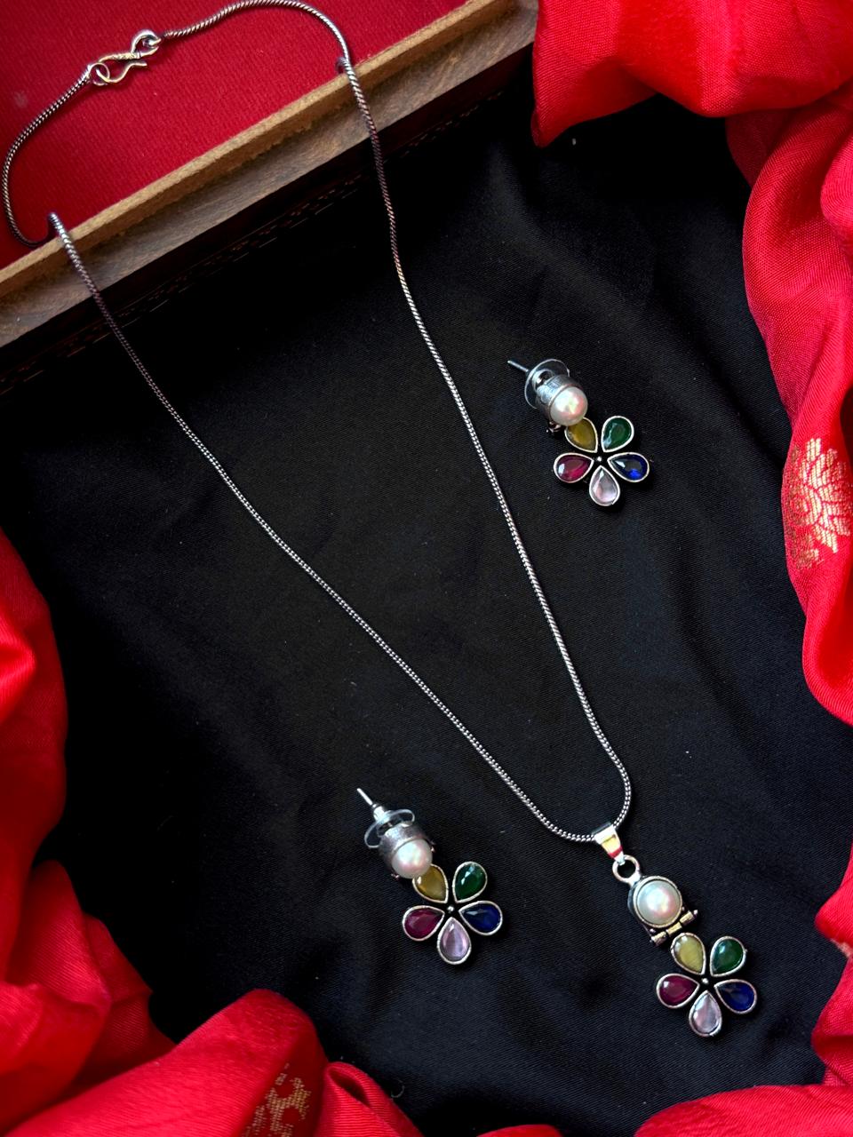 Monalisa Stone Pendant Chain Necklace with Earring set