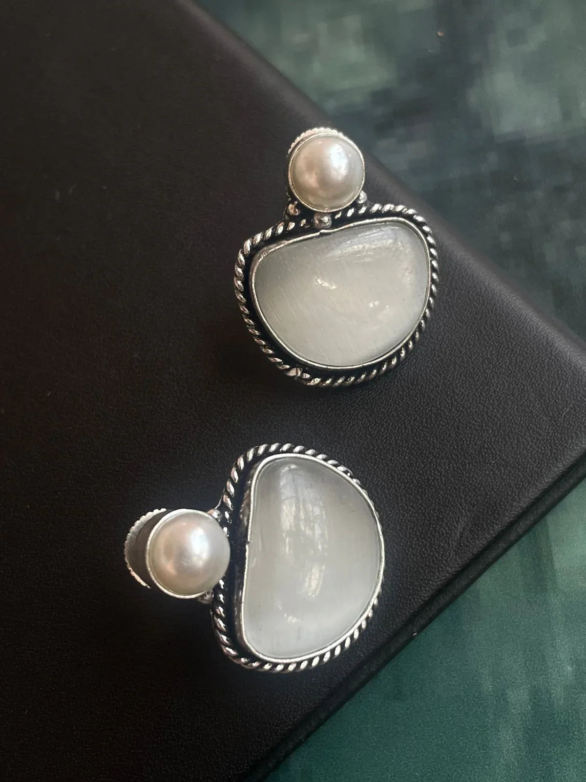 Monalisa Stone with Pearl D shape Stud Earring