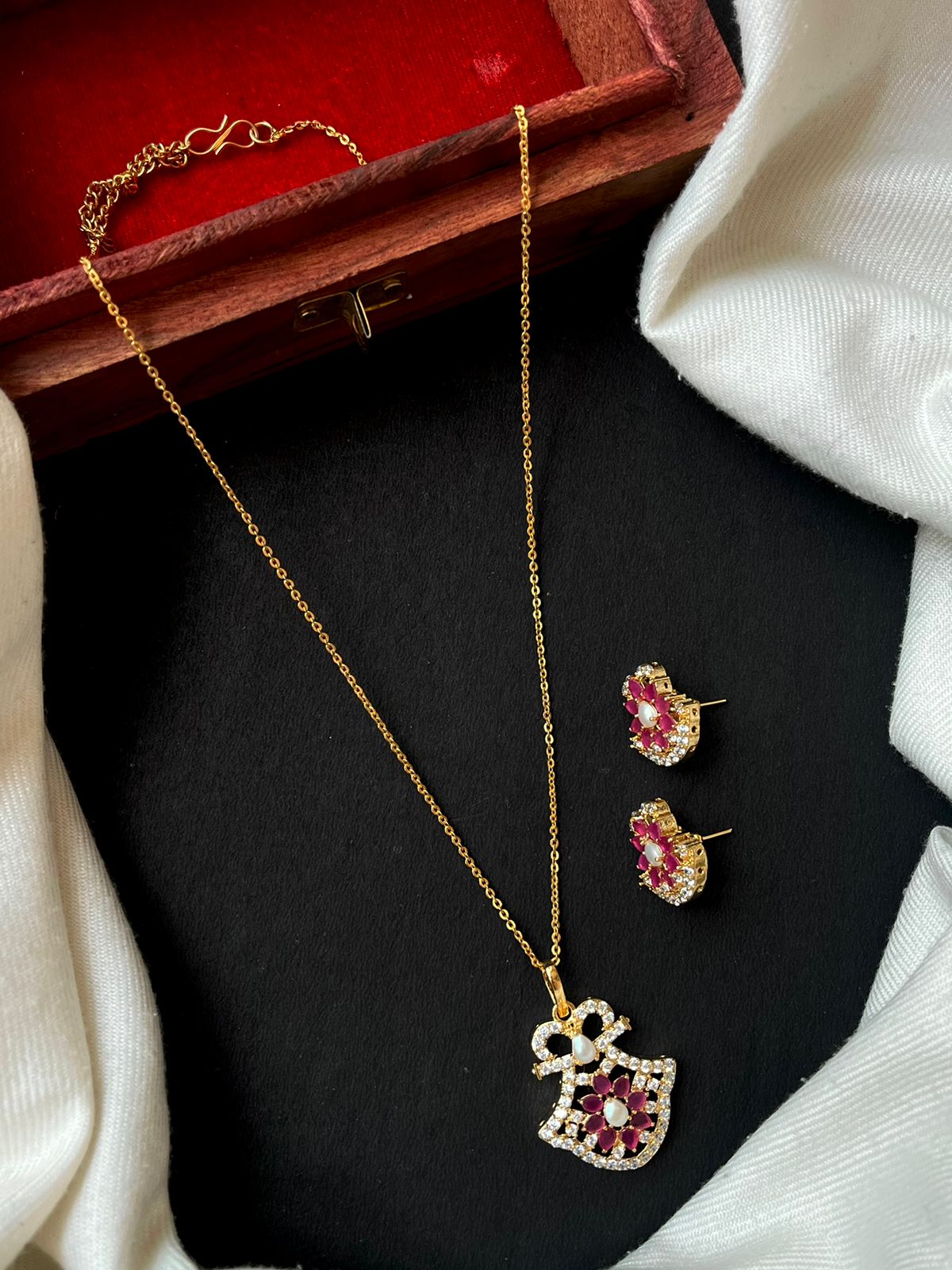 AD Pendant with Earring Partywear set