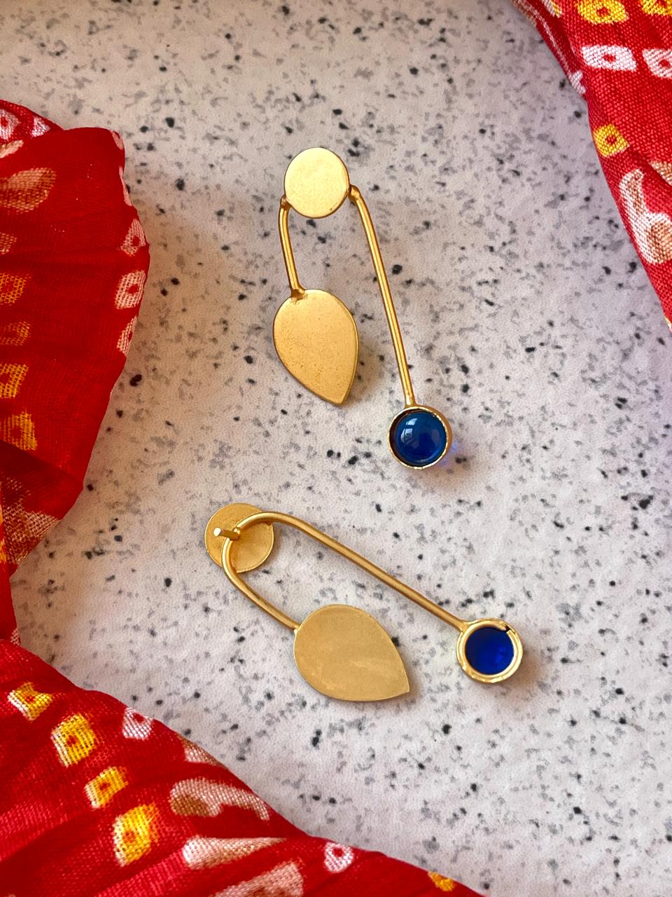 Monalisa Stone Golden Bent Leaf Earring