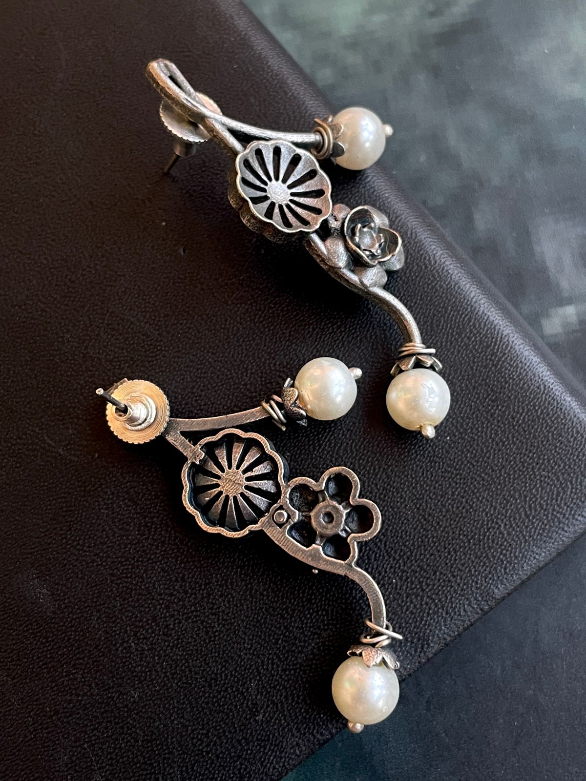 Oxidized Floral Antique Pearl Earring