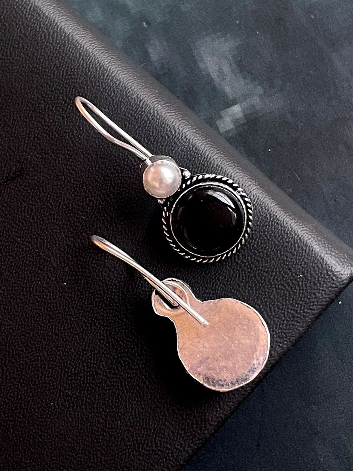 Monalisa Stone with Pearl Earring