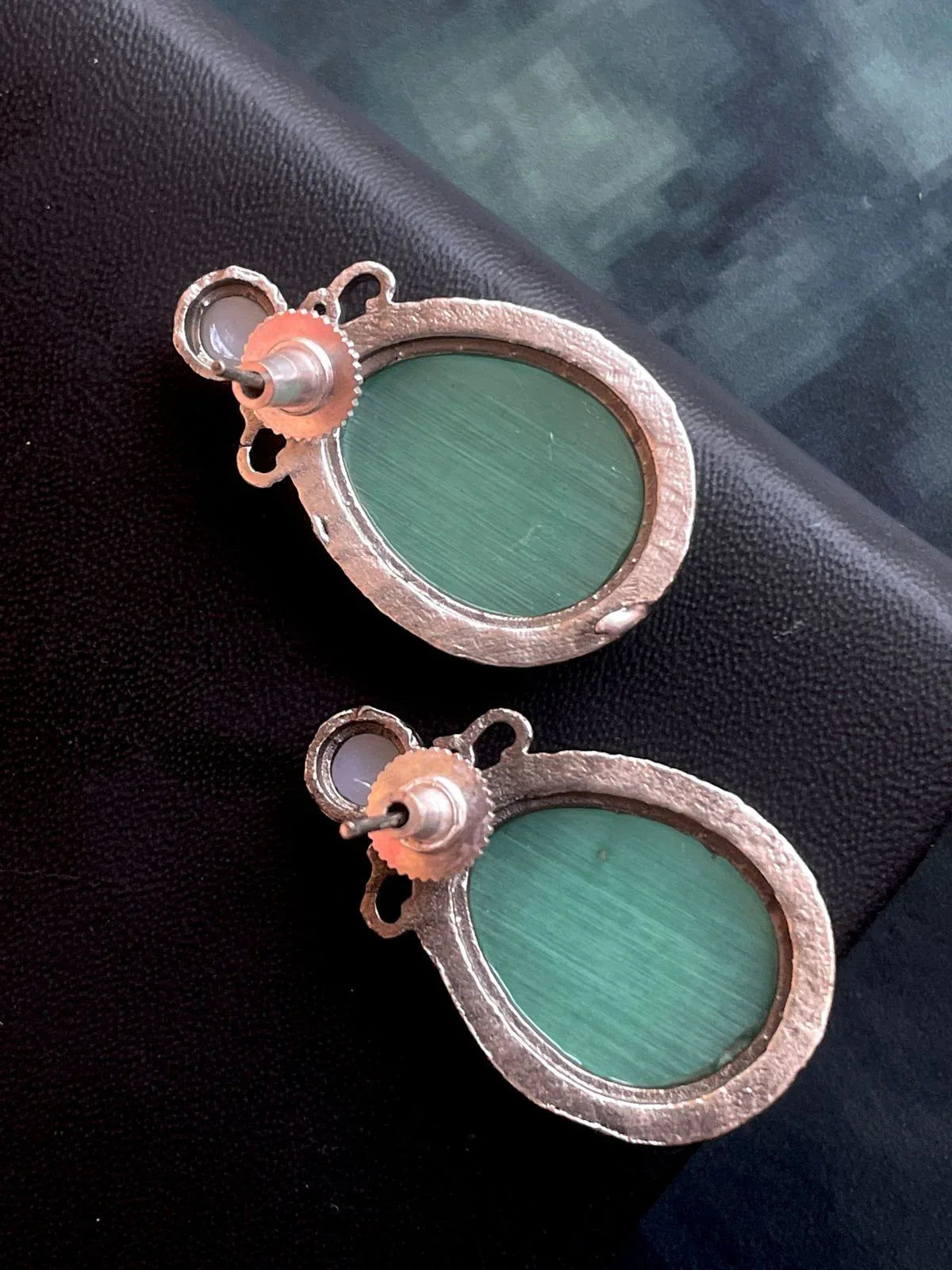 Big Monalisa Stone with Pearl Stud Earring