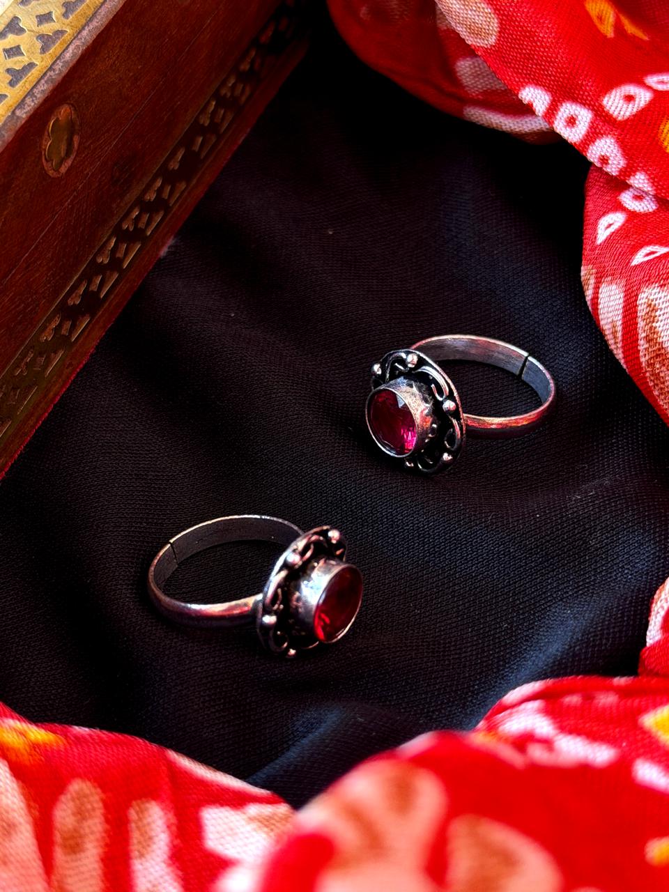 Monalisa Stone Oxidized Tow Ring (set of 2 pairs)