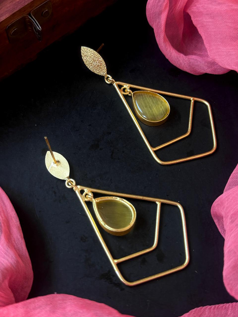 Monalisa Stone Geometrical Golden Earring