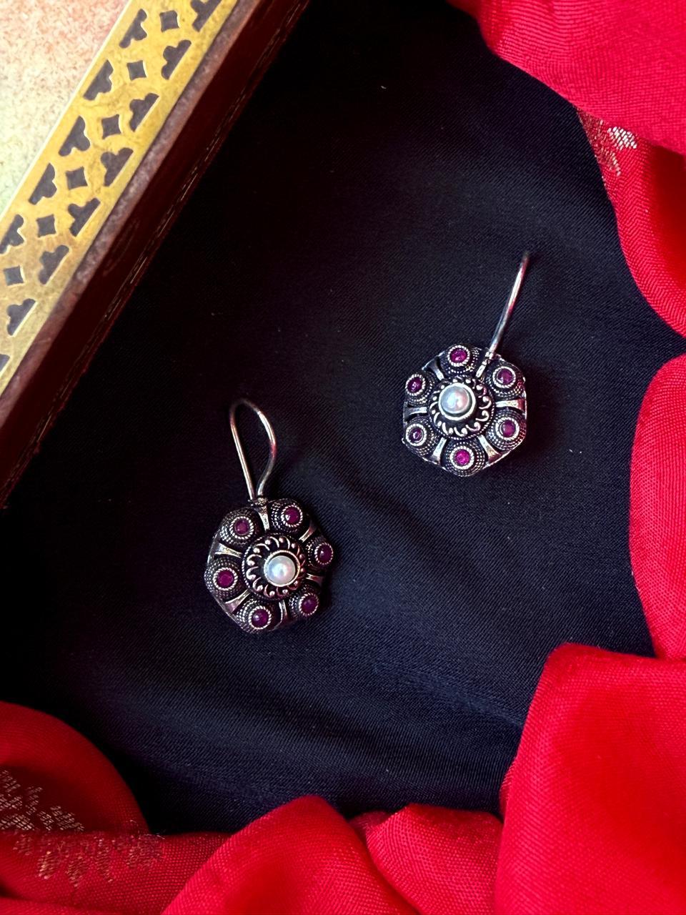 Stone Pearl Oxidized Earring