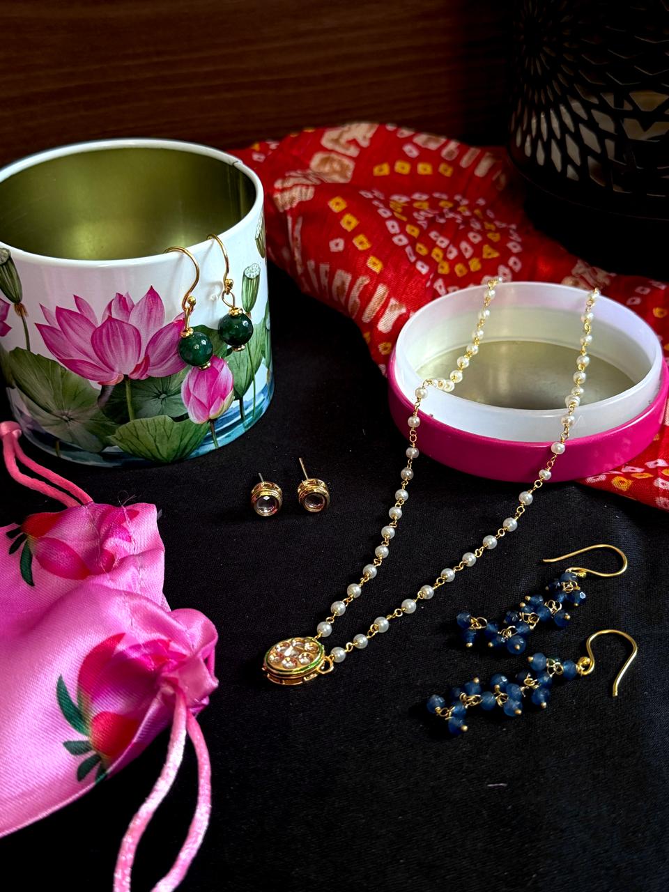Gift Box (3 pairs Earring, 1 Necklace)