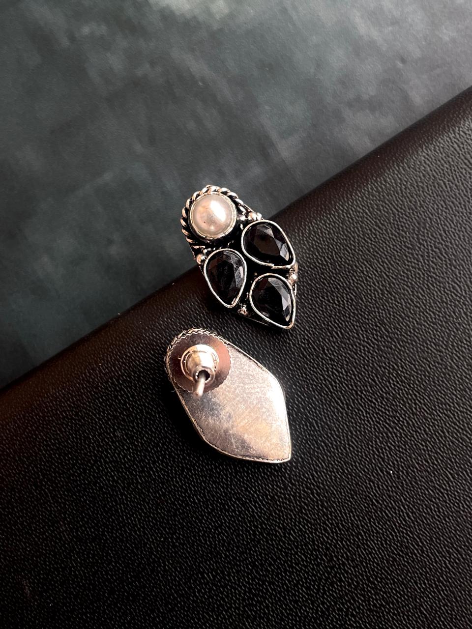 Three Monalisa Stone with White Pearl Stud Earring