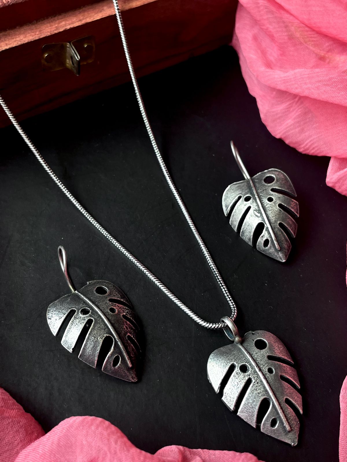 Oxidized Black Polish Leaf Pendant Chain Necklace with Earring set