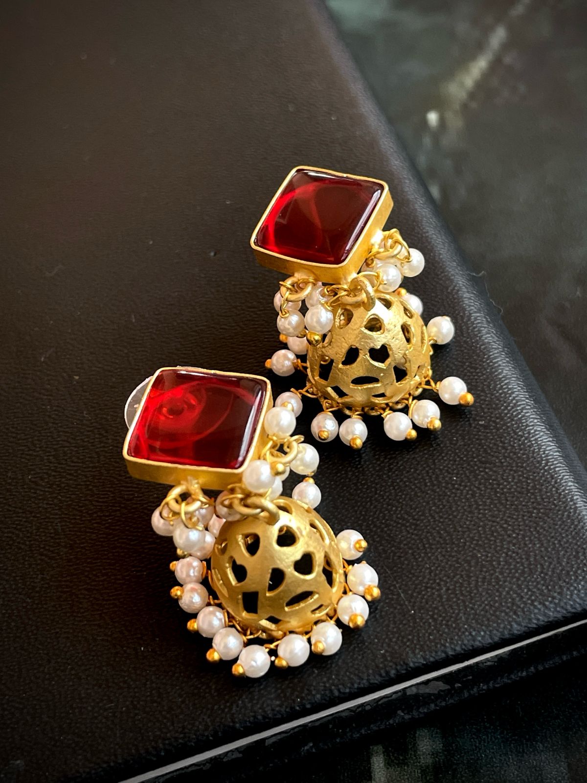 Monalisa Stone Top with Golden Jhumki Earring