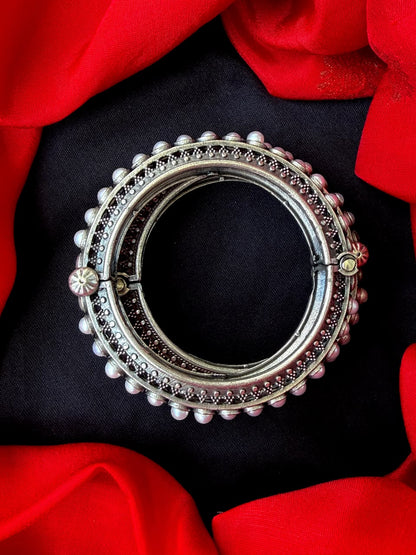 Oxidized Openable Kada set with Pearl