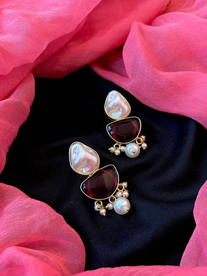 Monalisa Stone with Shell Pearl Pendant Necklace with Earring set