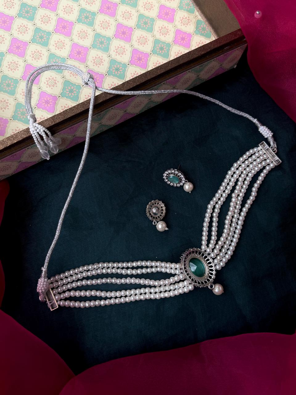 Monalisa Stone Pendant Pearl Mala Choker Necklace with Earring set