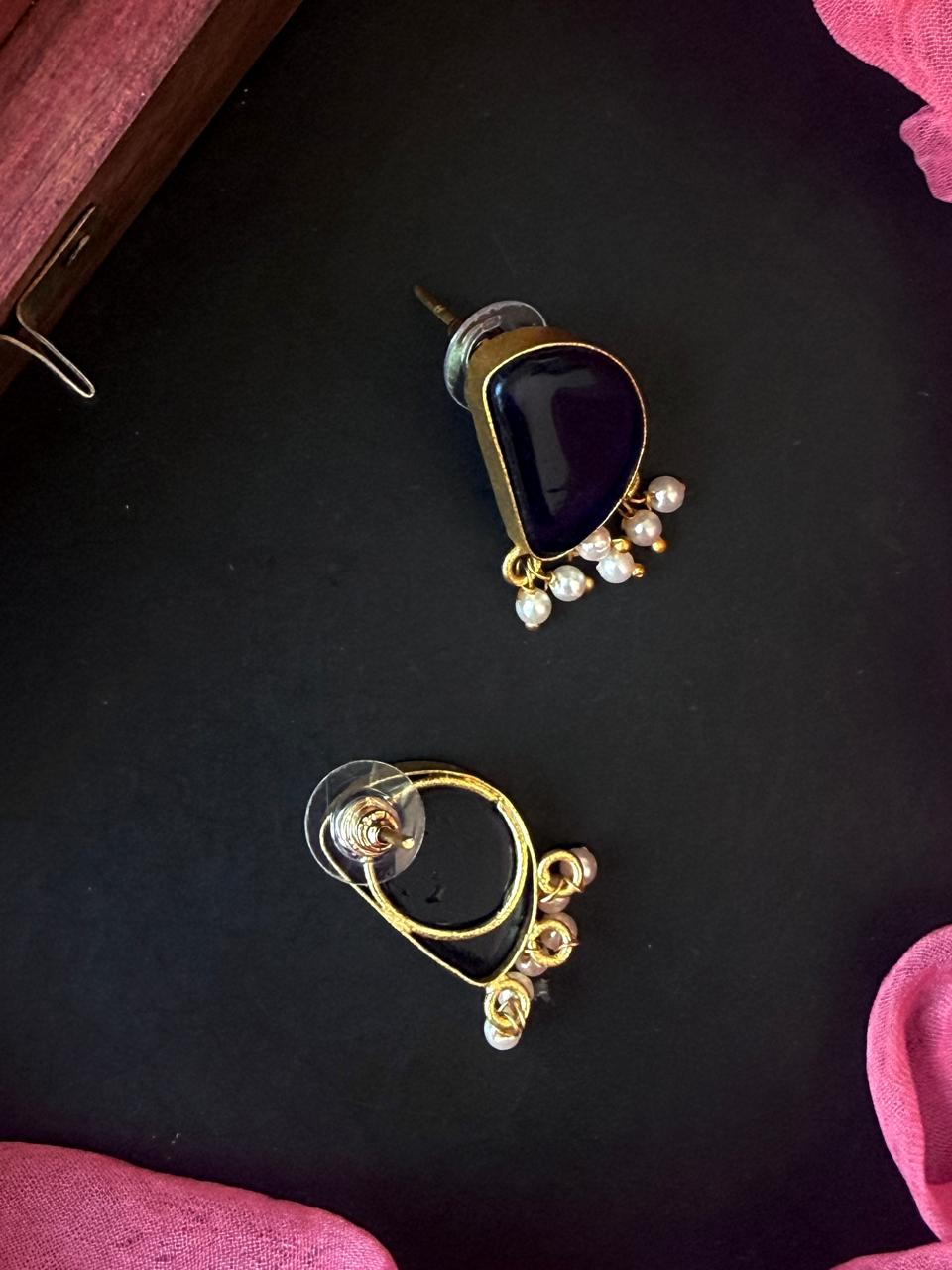 Monalisa Stone Stud Golden Earring