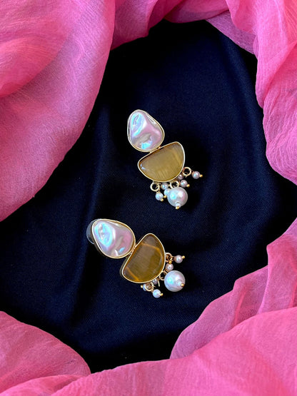 Monalisa Stone with Shell Pearl Pendant Necklace with Earring set