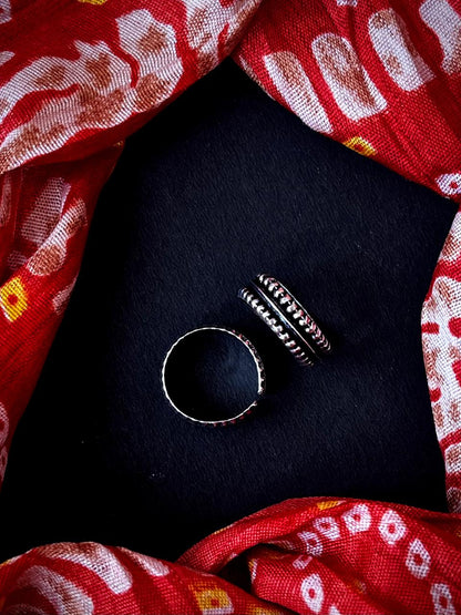 Oxidized set of Toe Ring