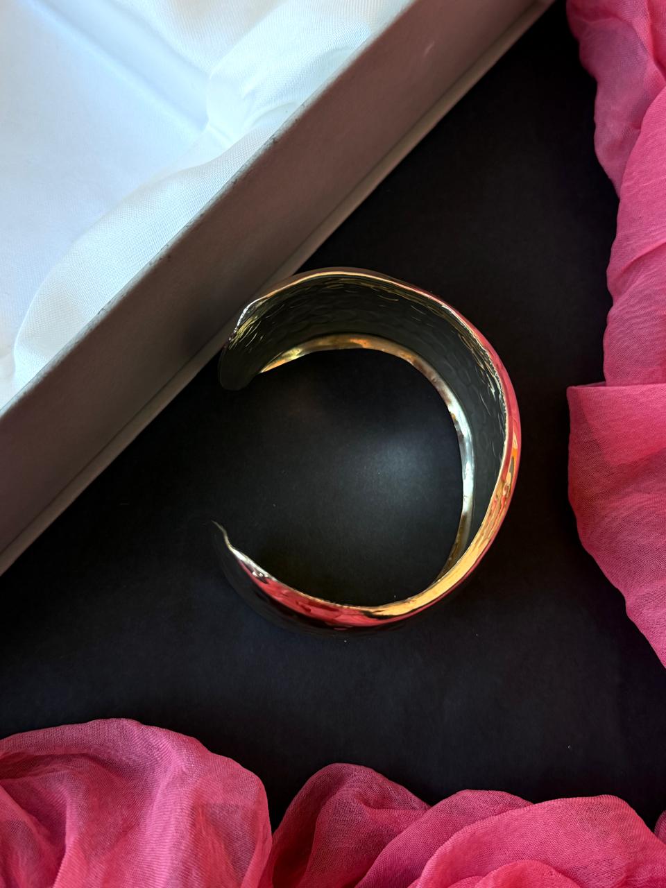 Golden Trendy Openable Kada (1pc)