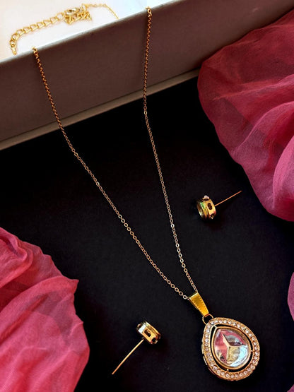 Kundan Pendant Chain Necklace with Kundan Earring set