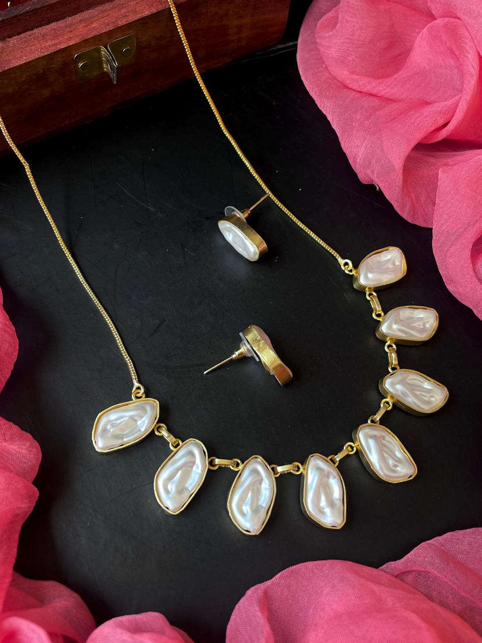 Shell Pearl Chain Necklace with Earring Set