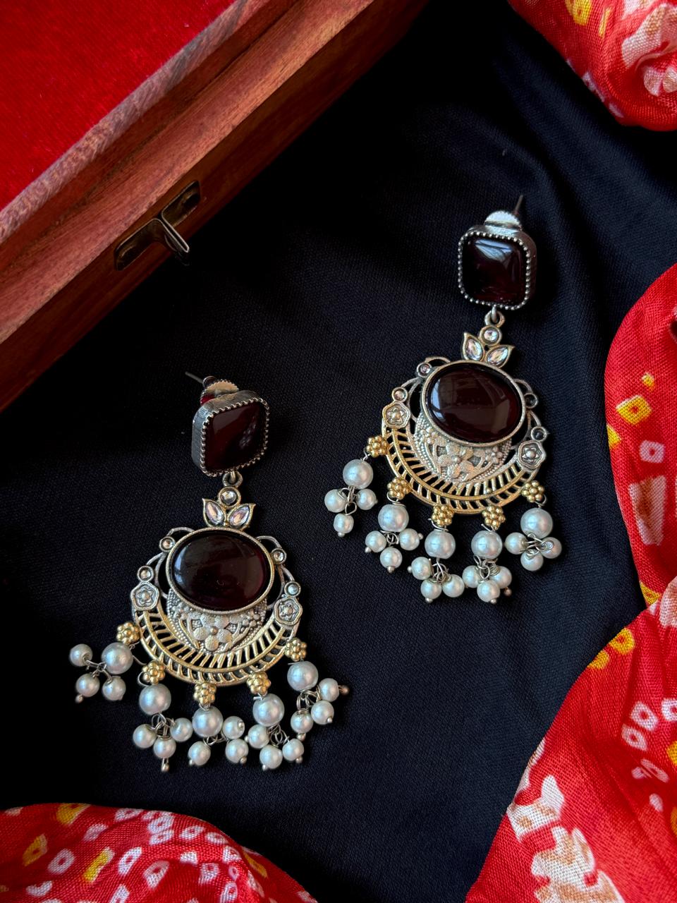 Dual Tone Monalisa Stone Pendant Beaded Mala Necklace with Earring set