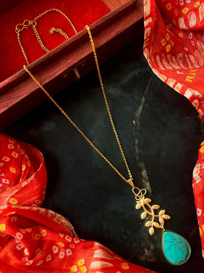 Golden Leaf Carving Stone Pendant Chain Necklace