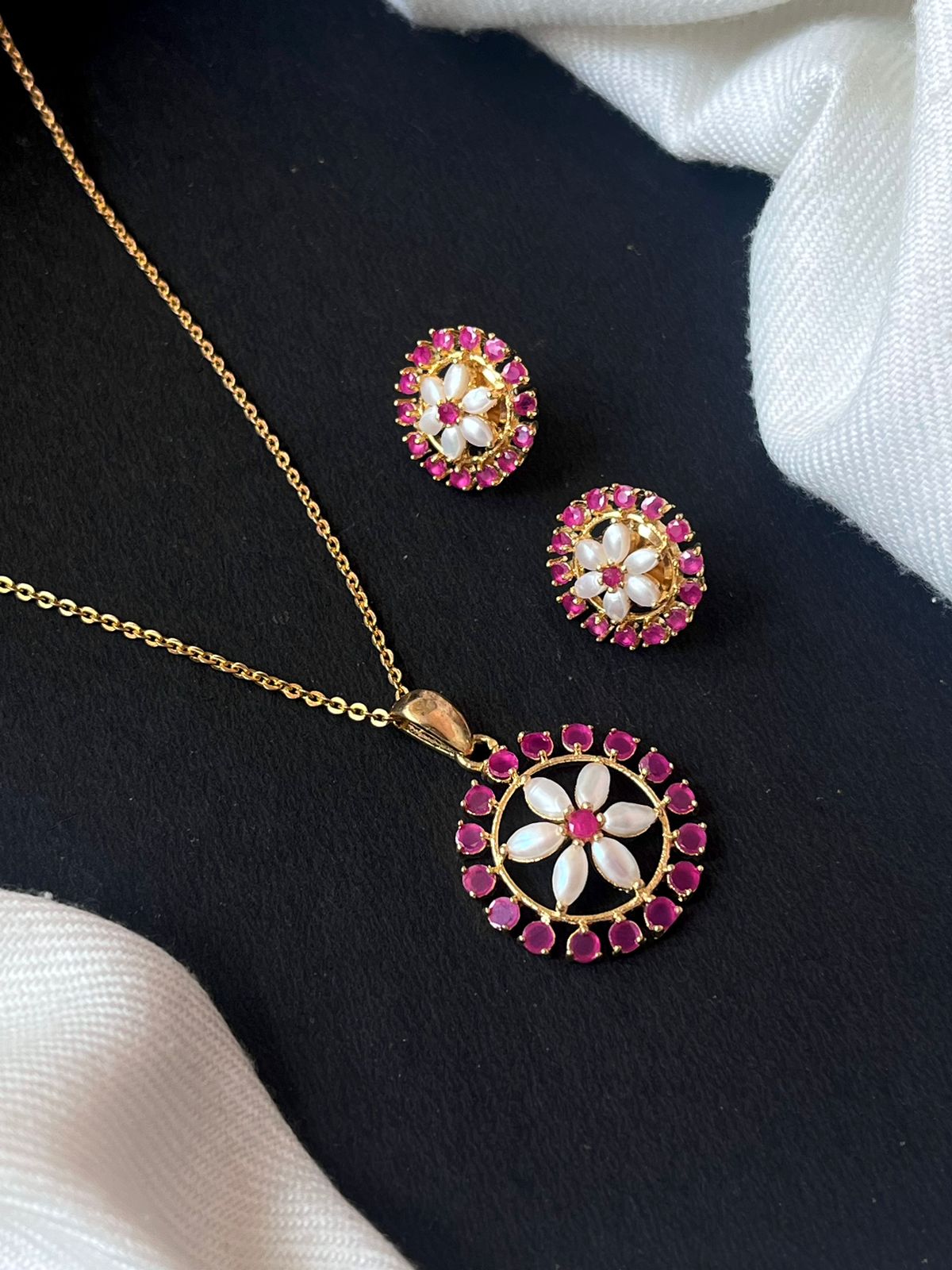 AD stone with Paerl Pendant and Earring set