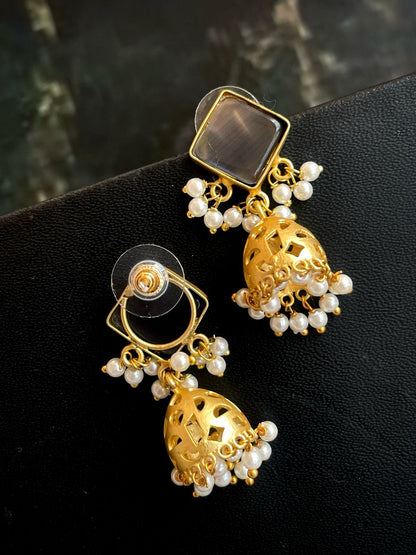 Monalisa Stone Top with Golden Jhumki Earring