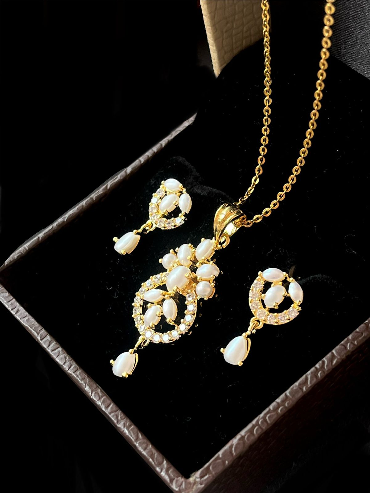 AD stone with Pearl Pendant Necklave with Earring set